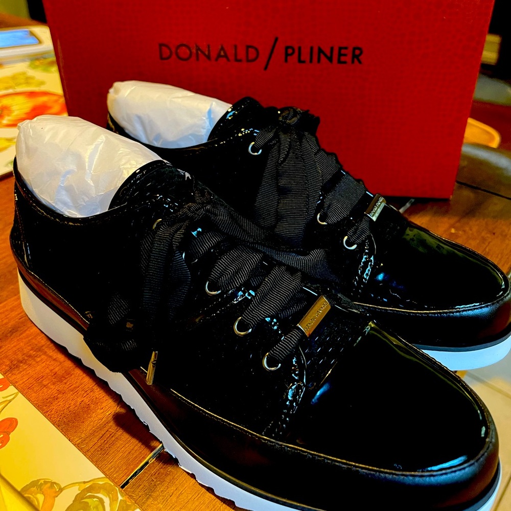 Donald/Pliner Black Flipp Perf Sneakers NWT